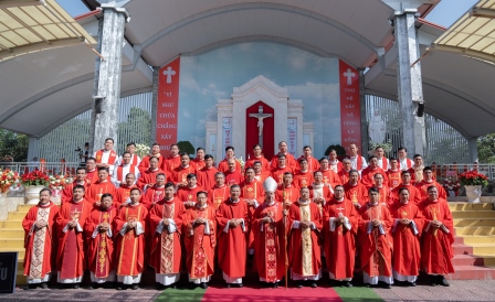 GP.Hưng Hóa - Giáo xứ Nỗ Lực Hân Hoan Cử Hành Thánh Lễ Khởi Công Xây Dựng Nhà Thờ Mới