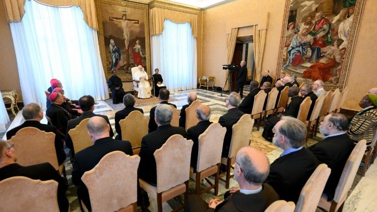 ĐTC Lêô: Thần học phải chiếu tỏa ánh sáng của Chúa Kitô giữa những đổi thay của thời đại