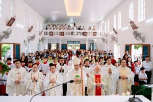 GP.Hưng Hóa - Giáo Họ Yên Trung: Thánh Lễ Tạ Ơn Làm Phép Chuông Và Đón Nhận Thánh Tích Thánh Tử Đạo