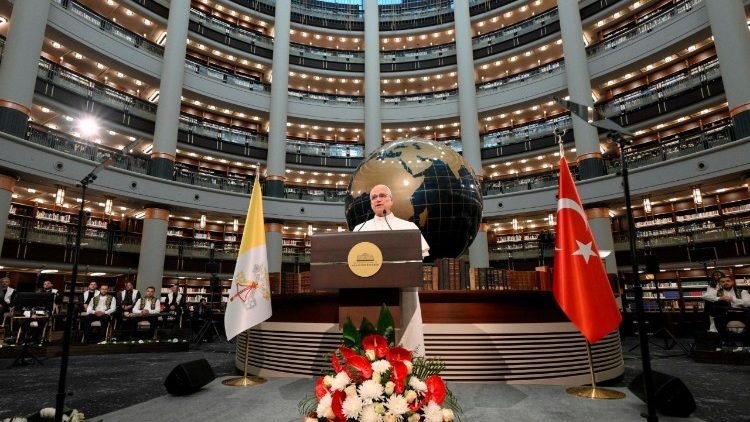 [Tông du Thổ Nhĩ Kỳ] Diễn văn của Đức Thánh Cha trước Chính quyền, Xã hội dân sự và Ngoại giao đoàn