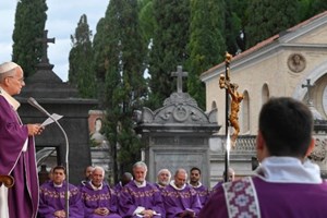 Thánh lễ tại nghĩa trang Verano (2/11): Tình yêu chiến thắng sự chết