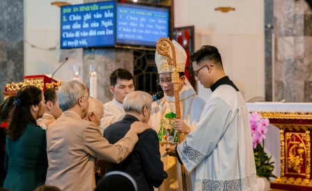 GP.Hưng Hóa - Đại Lễ Các Thánh Nam Nữ Tại Nhà Thờ Giáo Xứ Sơn Tây - Đón Nhận Một Gia Đình 6 Thành Viên Đến Từ Một Hệ Phái Tin Lành