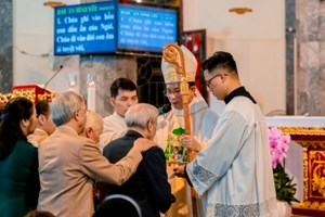 GP.Hưng Hóa - Đại Lễ Các Thánh Nam Nữ Tại Nhà Thờ Giáo Xứ Sơn Tây - Đón Nhận Một Gia Đình 6 Thành Viên Đến Từ Một Hệ Phái Tin Lành