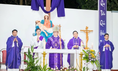 GP.Hưng Hóa - Thánh Lễ Cầu Nguyện Cho Các Linh Hồn Tại Vườn Thánh Giáo Xứ Tuyên Quang