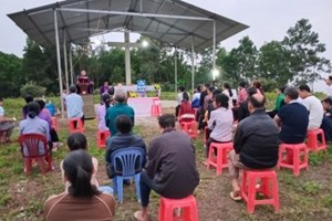 GP.Hưng Hóa - Giáo Họ Đức Phong: Thánh Lễ Cầu Cho Các Tín Hữu Đã Qua Đời Tại Vườn Thánh Cổ