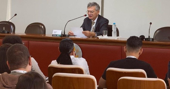 Bộ trưởng Truyền thông của Tòa Thánh: Trí tuệ nhân tạo không thể thay thế sự khôn ngoan của con người