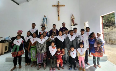 GP.Hưng Hóa - 18 Người Được Lãnh Nhận Bí Tích Khai Tâm Tại Giáo Họ Trạm Tấu