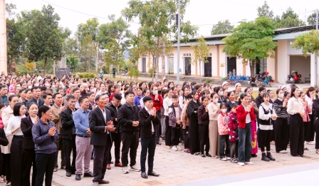 GP.Hưng Hóa - Hơn 1.200 Công Nhân Giáo Hạt Tây Bắc Phú Thọ Hành Hương Năm Thánh Tại Nhà Thờ Yên Tập