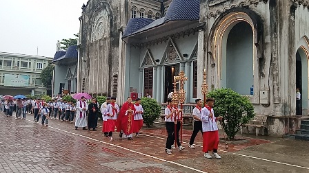 GP.Hưng Hóa - Thiếu Nhi Thánh Thể Cụm Văn Yên Và Đường 7 Hành Hương Năm Thánh Tại Nhà Thờ Yên Bái 