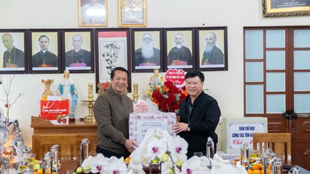 GP.Hưng Hóa - Giáo Xứ Mộc Châu Đón Tiếp Đoàn Lãnh Đạo Các Cấp Đến Chúc Mừng Ngày Đại Lễ Giáng Sinh 2025