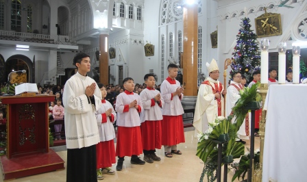 GP.Hưng Hóa - Đức cha Phaolô Nguyễn Quang Đĩnh thăm mục vụ và chủ sự Thánh lễ Giáng Sinh tại Giáo xứ Yên Bái