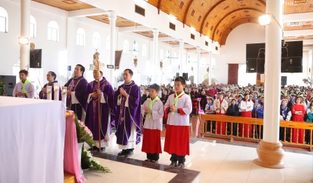 GP.Hưng Hóa - Giáo Xứ Nhân Nghĩa: 87 Em Lãnh Nhận Bí Tích Thêm Sức Trong Chúa Nhật I Mùa Vọng