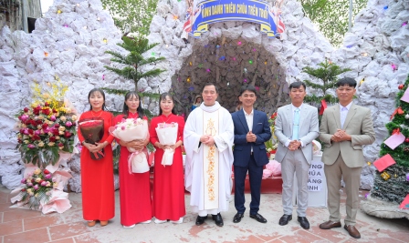 GP.Hưng Hóa - Giáo Xứ Phú Nghĩa Mừng Lễ Thánh Gia Thất Và Kỷ Niệm 25 Năm Ngày Cưới Của Các Đôi Hôn Phối