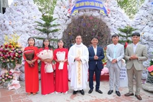 GP.Hưng Hóa - Giáo Xứ Phú Nghĩa Mừng Lễ Thánh Gia Thất Và Kỷ Niệm 25 Năm Ngày Cưới Của Các Đôi Hôn Phối