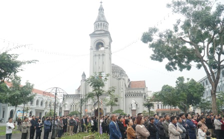 GP.Hưng Hóa - Bốn Giáo Xứ Hiệp Hành Trong Ngày Hành Hương Năm Thánh Tại Nhà thờ Chính Tòa Sơn Lộc