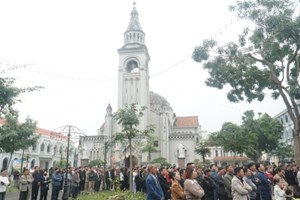 GP.Hưng Hóa - Bốn Giáo Xứ Hiệp Hành Trong Ngày Hành Hương Năm Thánh Tại Nhà thờ Chính Tòa Sơn Lộc