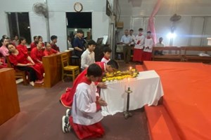 GP.Hưng Hóa - Thứ Năm và thứ Sáu Tuần Thánh tại chuẩn xứ Hoàng Văn