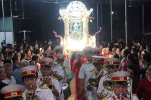 GP.Hưng Hóa - Chuẩn Xứ Ba Đông: Rước Kiệu Kính Đức Mẹ và Lễ Chúa Chiên Lành