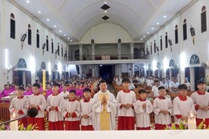 GP.Hưng Hóa - Giáo Xứ Thanh Lâm Rước Kiệu Và Dâng Hoa Kính Đức Mẹ