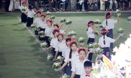 GP.Hưng Hóa - Giáo Xứ Yên Tập: Phiên Thứ Hai Rước Kiệu Và Dâng Hoa Kính Đức Mẹ Tại Giáo Xóm Quang Trung