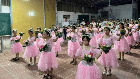 GP.Hưng Hóa - Giáo Họ Liên Sơn – Giáo Xứ Trại Sơn Dâng Hoa Kính Đức Mẹ Tại Giáo Xứ Phú Nghĩa – Ba Vì