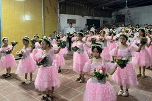 GP.Hưng Hóa - Giáo Họ Liên Sơn – Giáo Xứ Trại Sơn Dâng Hoa Kính Đức Mẹ Tại Giáo Xứ Phú Nghĩa – Ba Vì