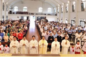 GP.Hưng Hóa - Hội Đồng Mục Vụ, Ban Tư Viên, Ban Phụng Tự Giáo Hạt Tây Nam Phú Thọ Hành Hương Năm Thánh Tại Nhà Thờ Giáo Xứ Hoàng Xá