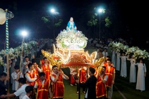 GP.Hưng Hóa - Phiên Thứ 4 Rước Kiệu Và Dâng Hoa Kính Đức Mẹ Tại Giáo xứ Yên Tập