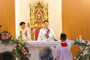 GP.Hưng Hóa - Giáo họ Đức Phong – Giáo Xứ Thanh Uyên - Rước kiệu và dâng hoa kính Đức Mẹ