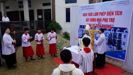 GP.Hưng Hóa - Giáo Xứ Tiên Phong Tổ Chức Thánh Lễ Tạ Ơn Làm Phép Đất Xây Dựng Nhà Học Giáo Lý