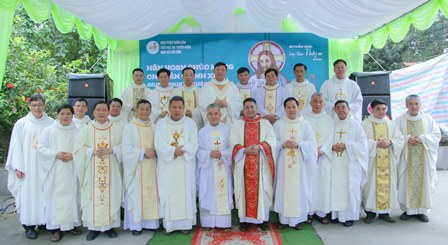 GP.Hưng Hóa - Giáo Xứ Vân Đồn Hân Hoan Chào Đón Cha Tân Chính Xứ Giuse Nguyễn Xuân Trường
