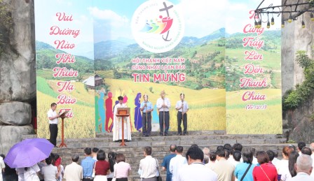 GP.Hưng Hóa - Giới Gia Trưởng Giáo Hạt Sơn Tây Hành Hương Năm Thánh Tại Nhà Thờ Chính Tòa Sơn Lộc