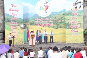 GP.Hưng Hóa - Giới Gia Trưởng Giáo Hạt Sơn Tây Hành Hương Năm Thánh Tại Nhà Thờ Chính Tòa Sơn Lộc