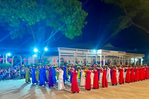 GP.Hưng Hóa - Giáo Xứ Thủy Trạm: Tưng Bừng Rước Kiệu Và Dâng Hoa Kính Đức Mẹ