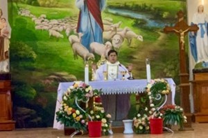 GP.Hưng Hóa - Giáo Xứ Vân Du: Rước Kiệu Và Dâng Hoa Kính Đức Trinh Nữ Maria
