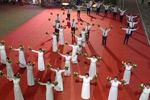 GP.Hưng Hóa - Giáo xứ Yên Bái dâng hoa kính Thánh Tâm - Hành hương Năm Thánh và mừng lễ Chúa Thánh Thần hiện xuống 