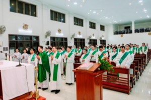 GP.Hưng Hóa - Giáo Phận  Khai Mạc Khoá Sa Mạc Huấn Luyện Tuyên Úy Thiếu Nhi Thánh Thể - Menkixede I