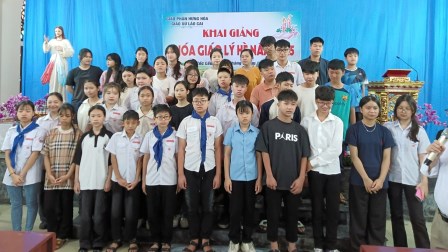 GP.Hưng Hóa - Giáo xứ Lào Cai Khai Mạc Khóa Học Giáo Lý Mùa Hè 2025