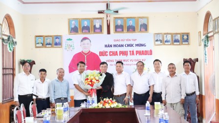 GP.Hưng Hóa - Đức Cha Phụ Tá Phaolô Nguyễn Quang Đĩnh Thăm Mục Vụ Tại Giáo Xứ Yên Tập