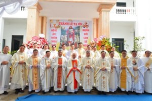 GP.Hưng Hóa - Thánh lễ tạ ơn 45 năm Hồng ân linh mục của cha cố Antôn Dương Phú Oanh