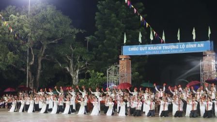 GP.Hưng Hóa - Giáo Xứ Cần Kiệm & Ngô Xá: Dâng Hoa Hiệp Hành Kính Thánh Tâm Chúa Giêsu