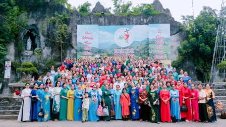 GP.Hưng Hóa - Hội Đức Mẹ Hằng Cứu Giúp Hành Hương Năm Thánh Tại Nhà Thờ Chính Tòa Sơn Lộc