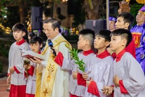 GP.Hưng Hóa - Giáo Xứ Vĩnh Lộc: Rước Kiệu, Dâng Hoa Tôn Vinh Đức Mẹ Và Dâng Thánh Lễ Vọng Mừng Chúa Lên Trời
