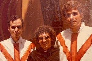 Cha Robert đã trở thành linh mục cách đây 43 năm, chỉ cách Vatican vài bước