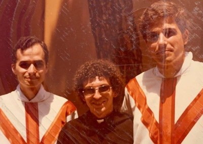 Cha Robert đã trở thành linh mục cách đây 43 năm, chỉ cách Vatican vài bước