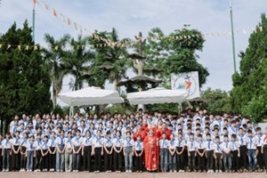 GP.Hưng Hóa - Giáo Xứ Làng Lang: 179 Em Thiếu Nhi Lãnh Nhận Bí Tích Thêm Sức