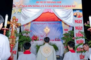 GP.Hưng Hóa - Giáo xứ Trại Vàng: Lễ Mình Máu Thánh Chúa Kitô – Rước Thánh Thể
