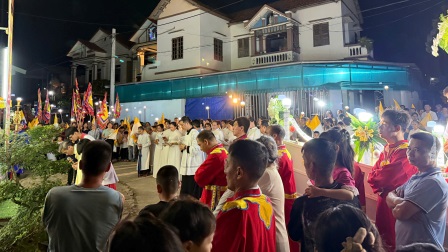 GP.Hưng Hóa - Giáo xứ Sơn Vi cung nghinh Thánh Thể & cử hành Thánh lễ kính Mình và Máu Thánh Chúa Kitô cách trọng thể