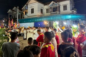 GP.Hưng Hóa - Giáo xứ Sơn Vi cung nghinh Thánh Thể & cử hành Thánh lễ kính Mình và Máu Thánh Chúa Kitô cách trọng thể