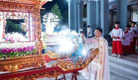 GP.Hưng Hóa - Giáo Xứ Bãi Dòng Rước Kiệu Kính Đức Mẹ